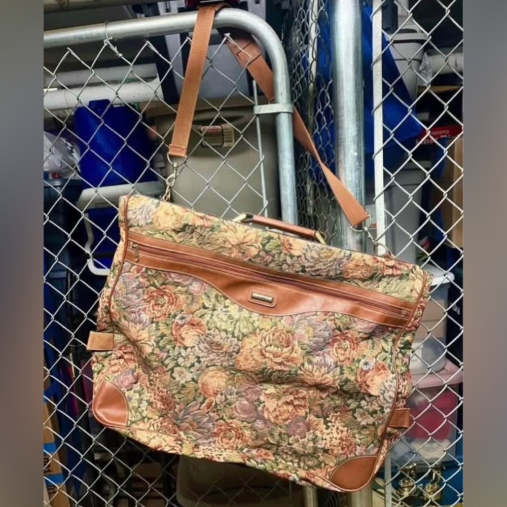 Vintage floral tapestry garment luggage💐